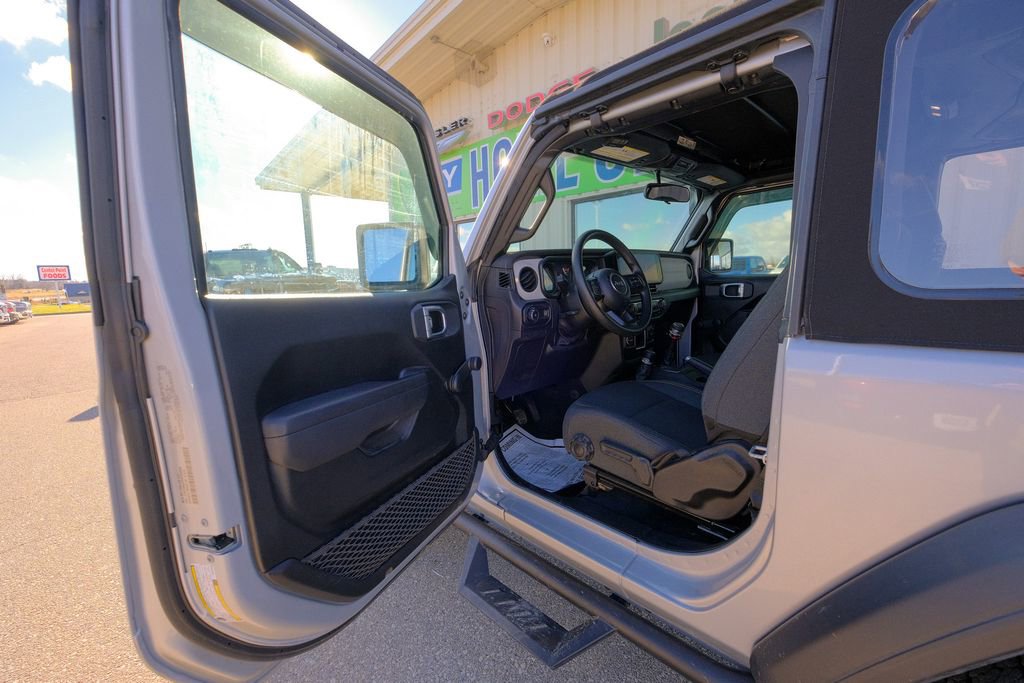 Used 2024 Jeep Wrangler Sport image 19