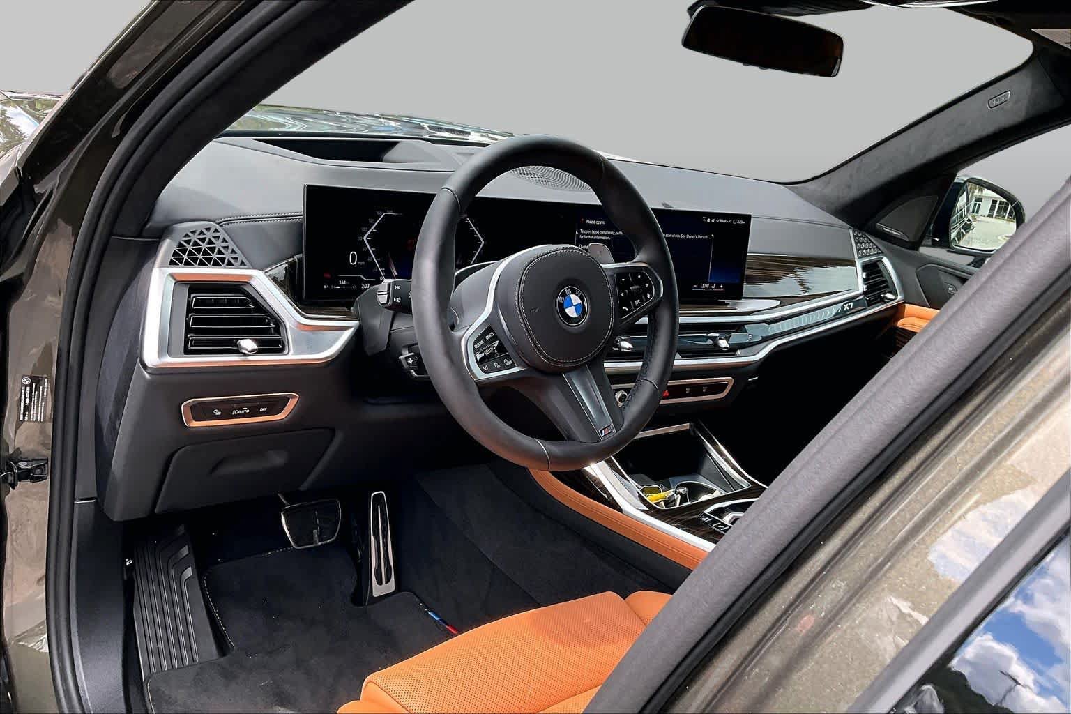 Used 2025 BMW X7 xDrive40i w/ M Sport Package AWD/4WD image 18