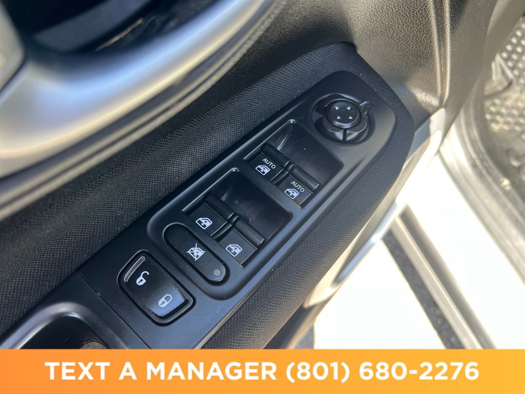 Used 2019 Jeep Renegade Latitude w/ Cold Weather Group AWD/4WD image 11