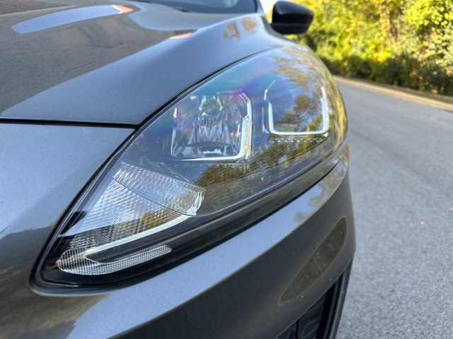 Used 2022 Ford Escape SE w/ SE Sport Appearance Package image 10