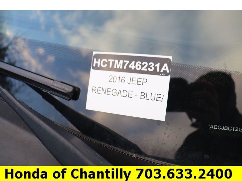 Used 2016 Jeep Renegade Trailhawk w/ Premium Trailhawk Package image 33