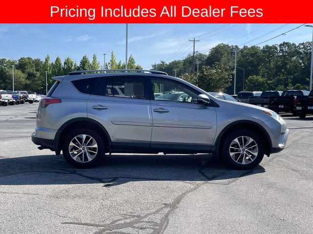 Used 2017 Toyota RAV4 XLE AWD/4WD image 6