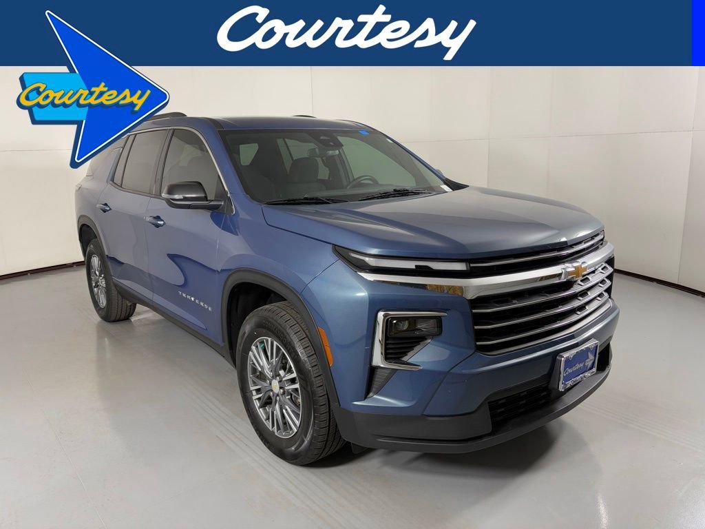 Used 2025 Chevrolet Traverse LT
