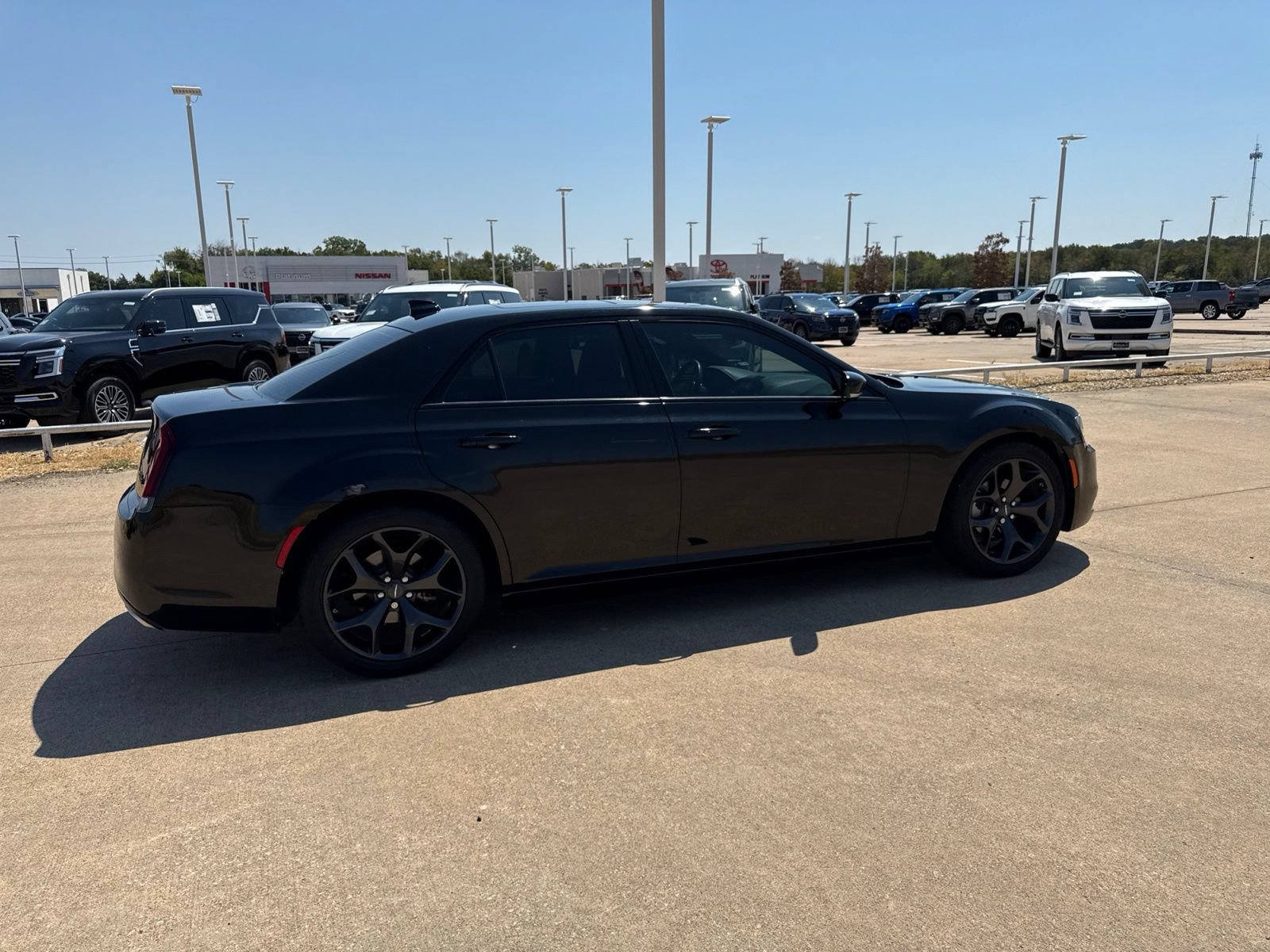 Used 2023 Chrysler 300 S w/ Comfort Group RWD image 3