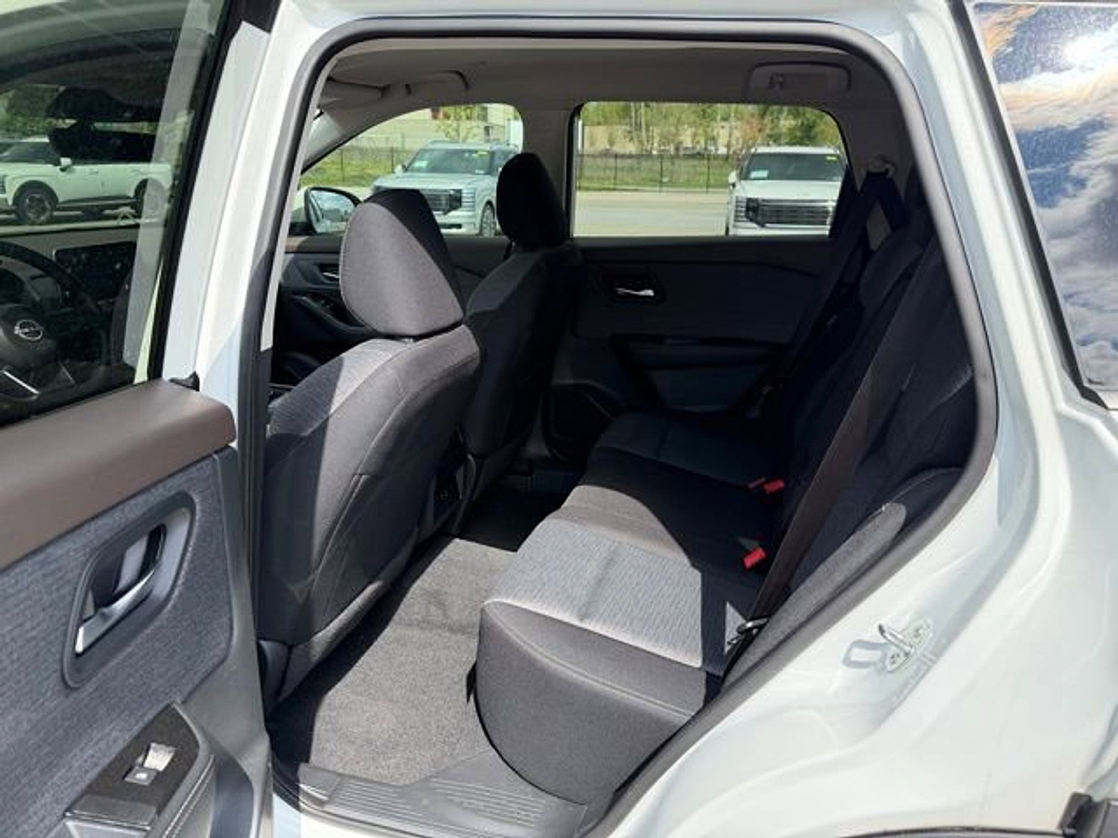 Used 2023 Nissan Rogue SV AWD/4WD image 10