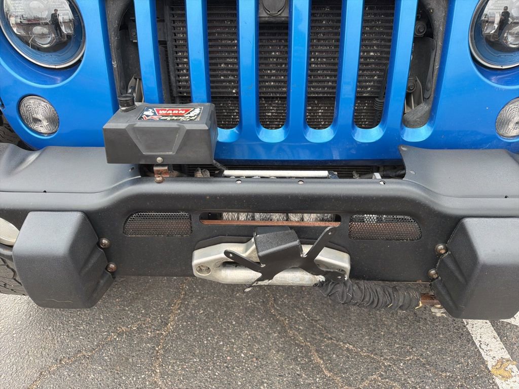 Used 2015 Jeep Wrangler Unlimited Rubicon w/ Connectivity Group AWD/4WD image 12