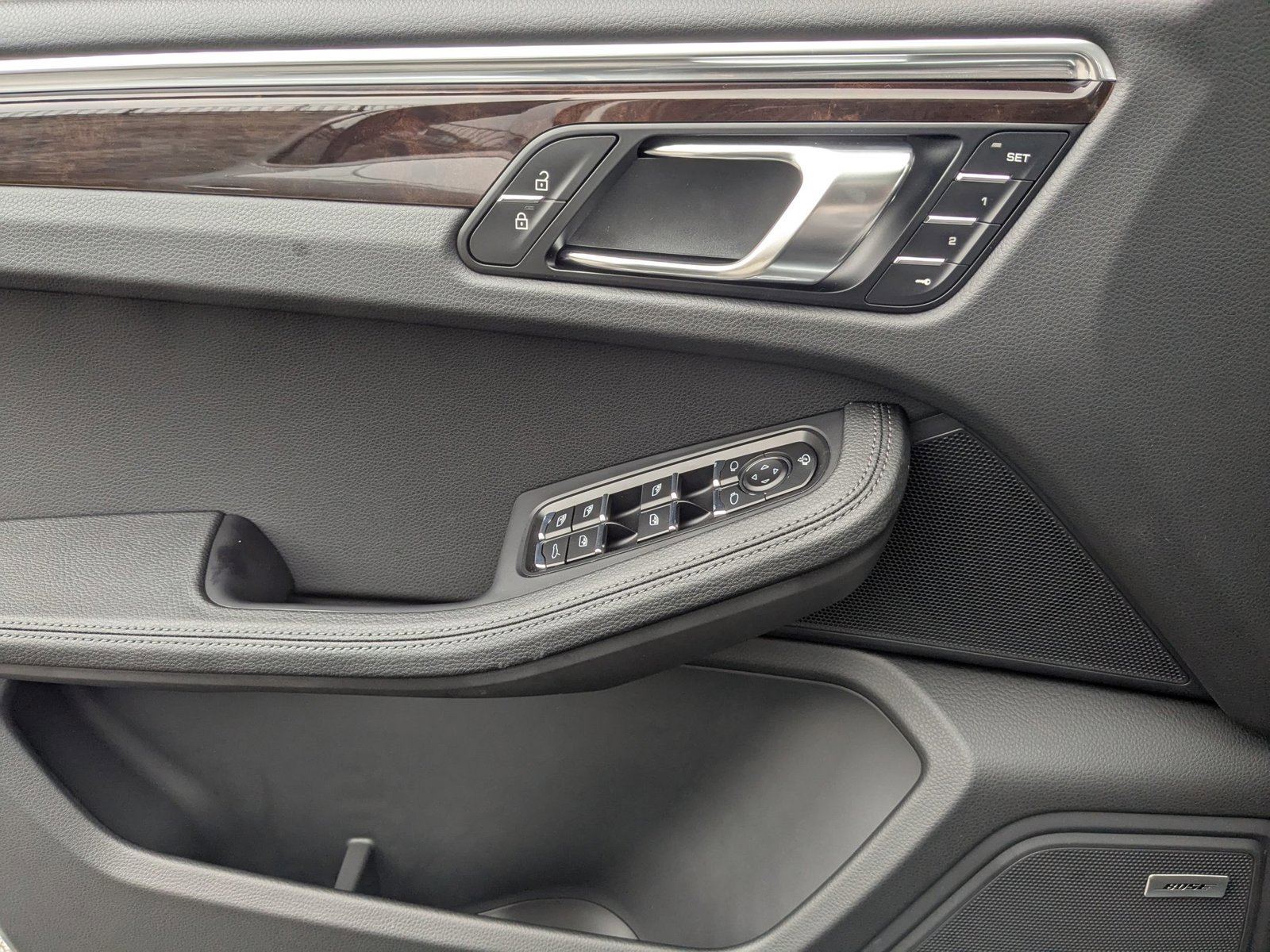 Used 2025 Porsche Macan image 13