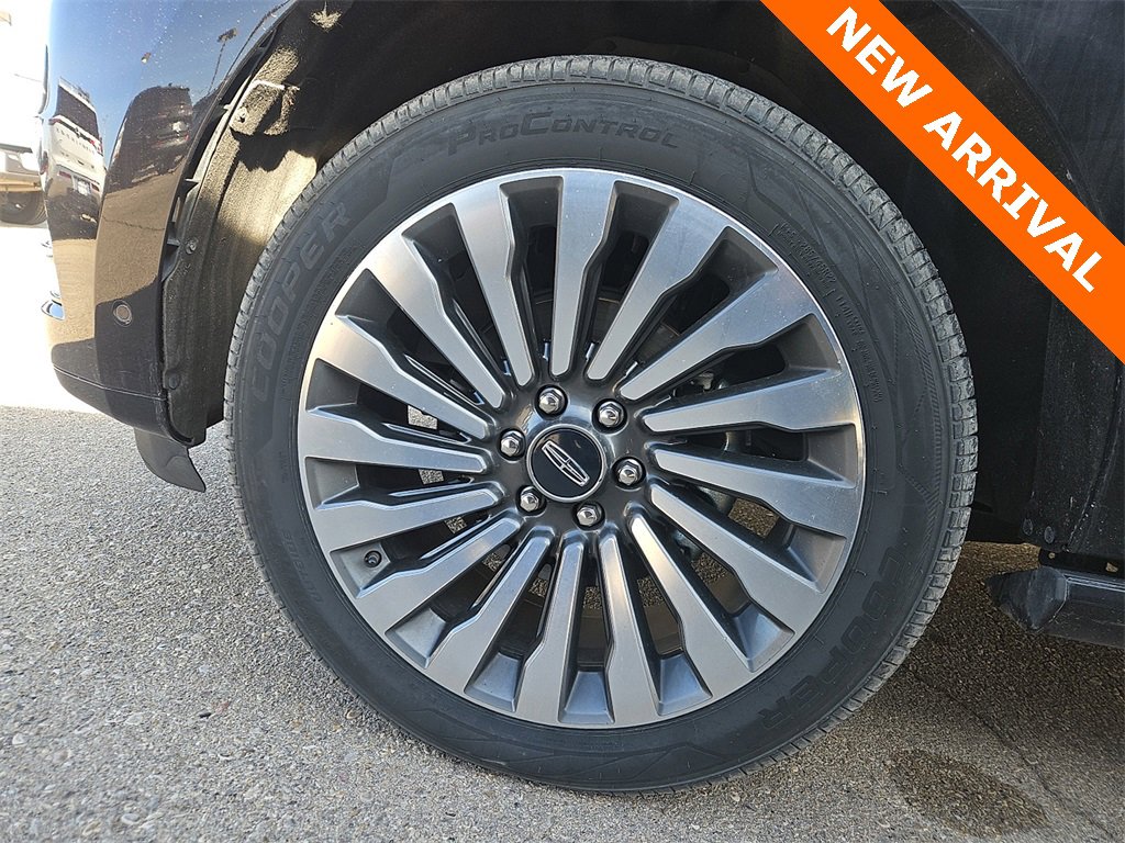 Used 2019 Lincoln Navigator L Reserve image 4