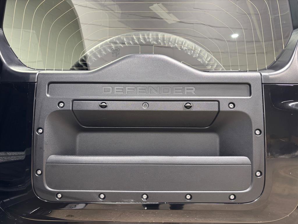 Used 2024 Land Rover Defender 90 V8 image 37