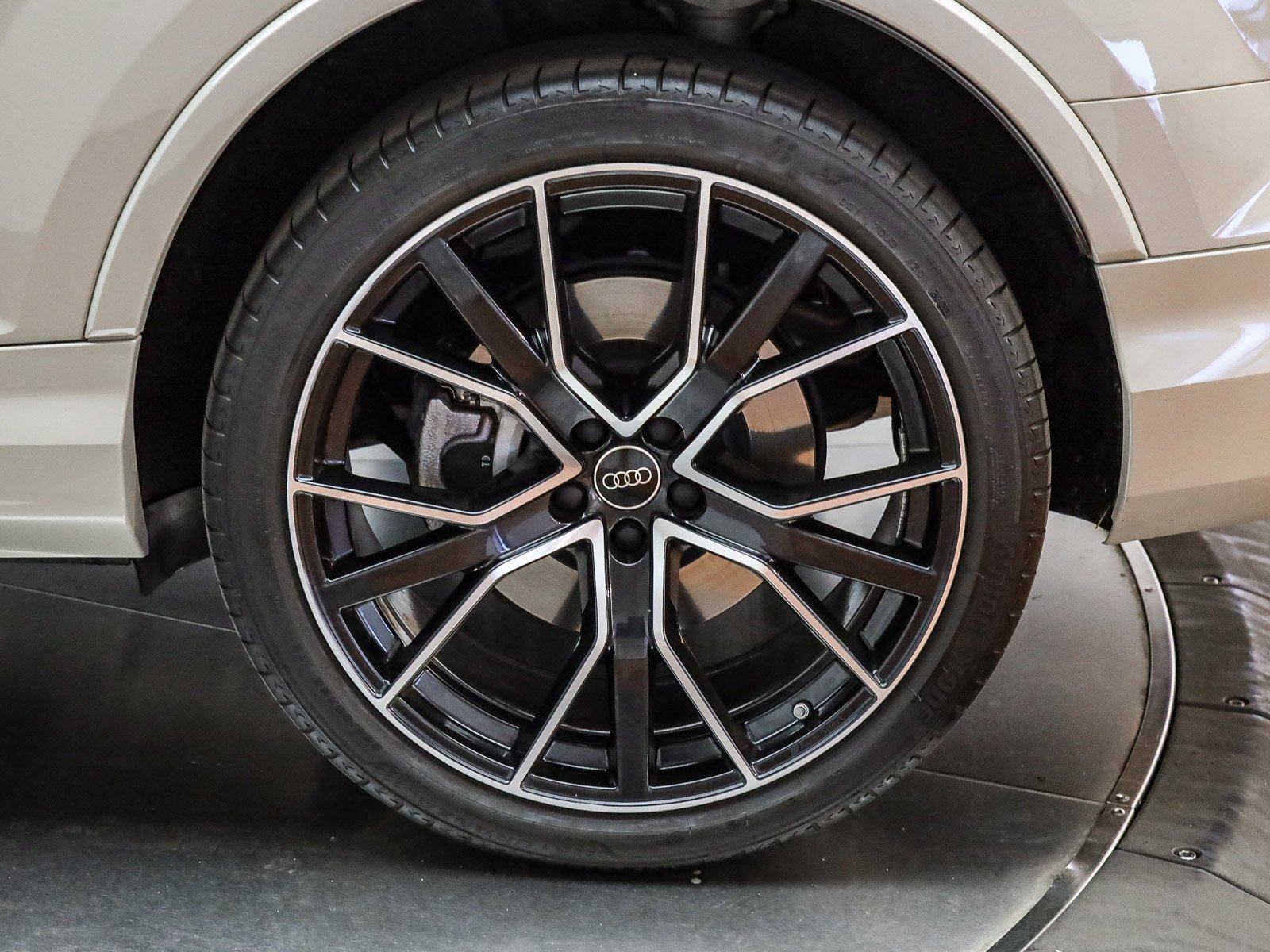 Used 2023 Audi Q7 3.0T Prestige w/ Prestige Package image 11