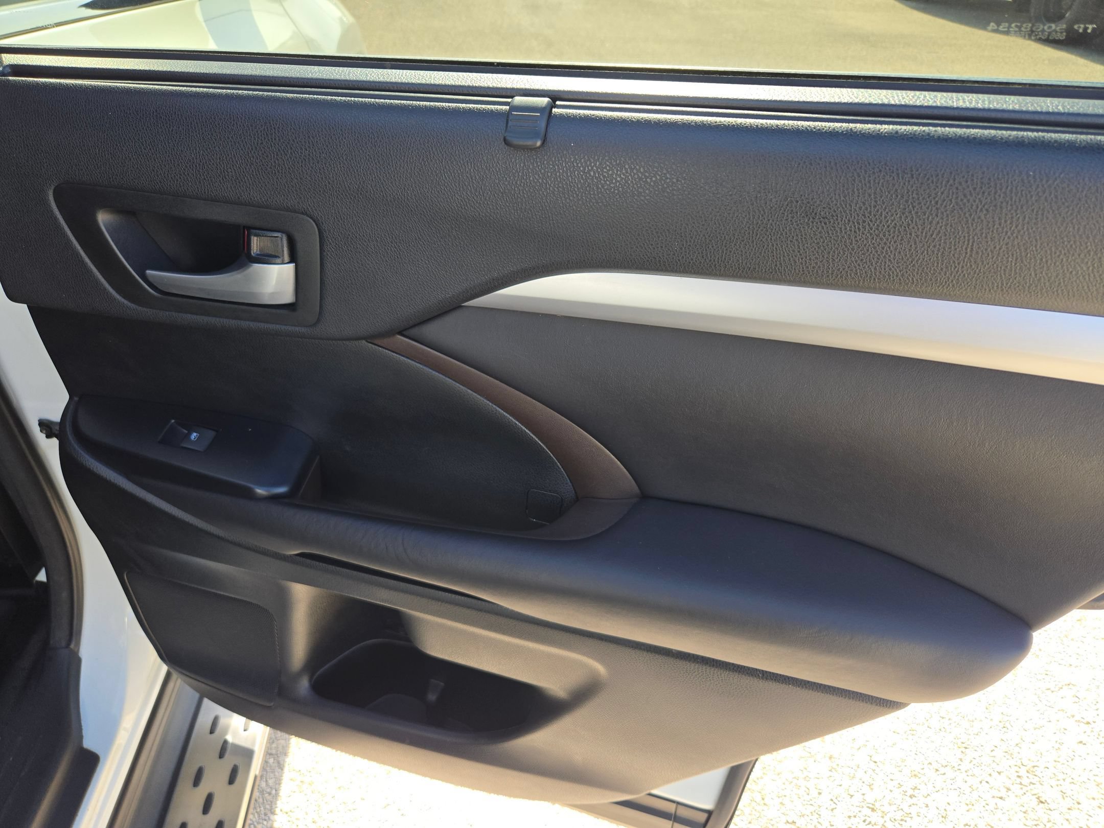 Used 2016 Toyota Highlander XLE FWD image 27