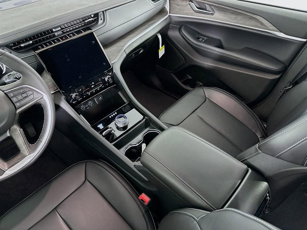 New 2025 Jeep Grand Cherokee L Limited w/ Black Appearance Package image 32