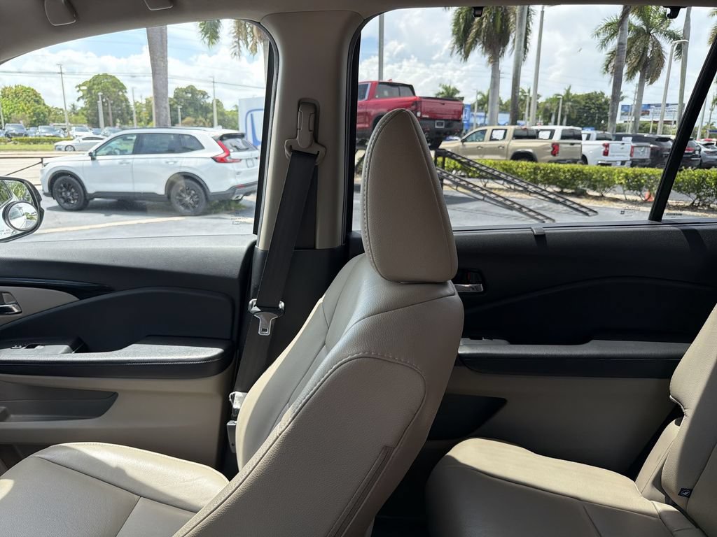 Certified 2019 Honda Pilot Touring image 12