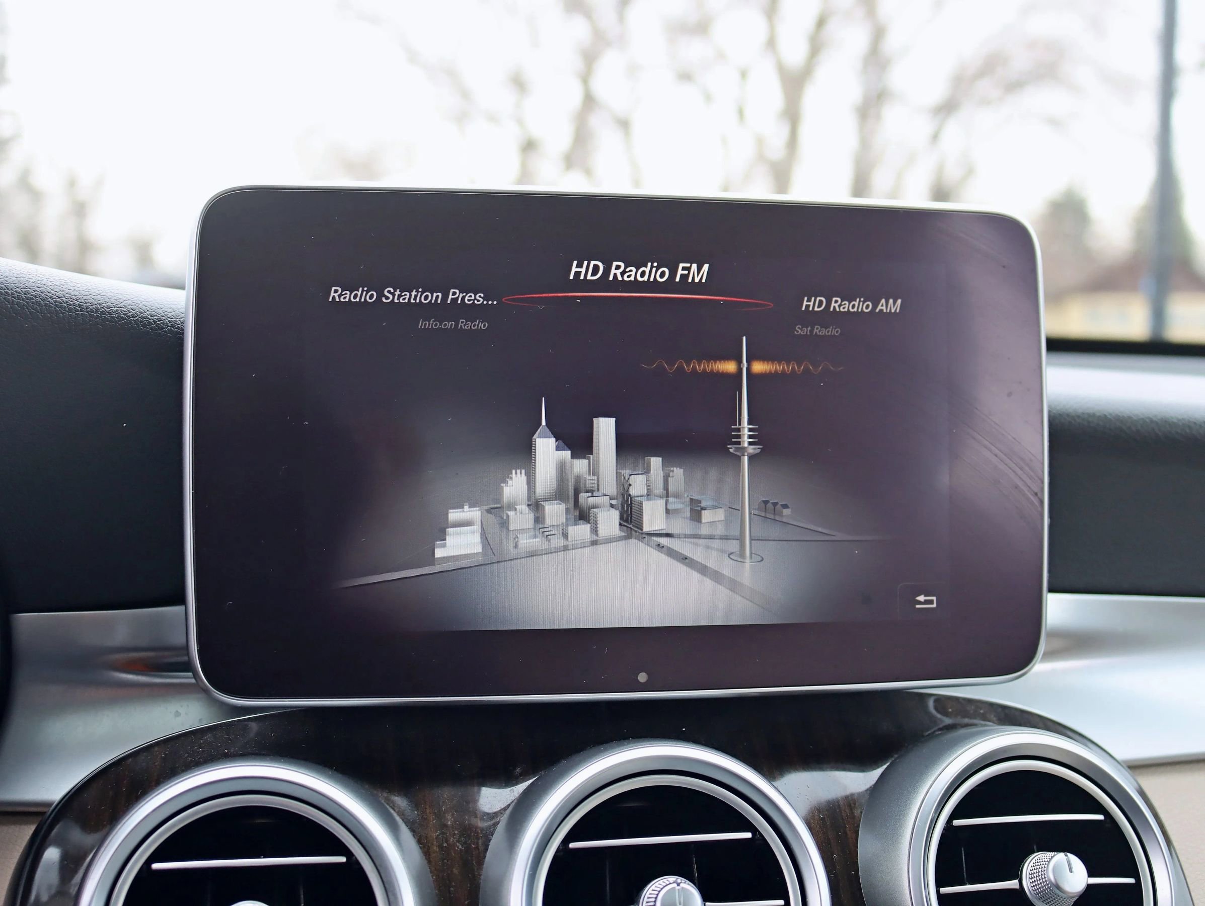 Used 2019 Mercedes-Benz GLC 300 GLC 300 4MATIC Sport Utility 4 image 23