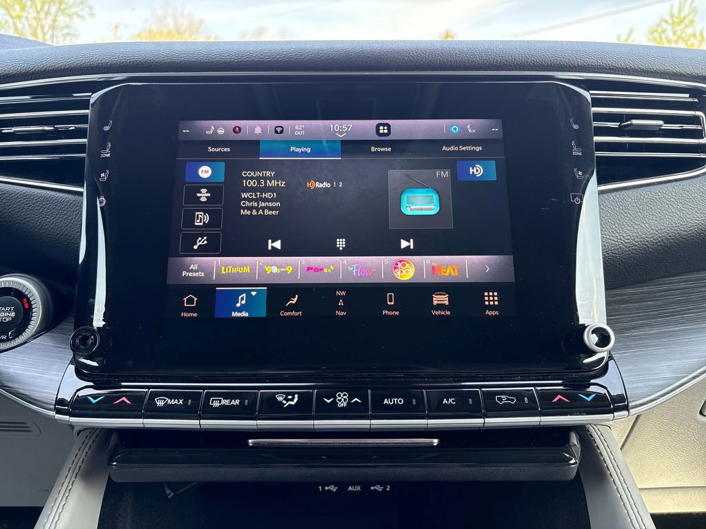 Used 2023 Jeep Wagoneer L Series II AWD/4WD image 18