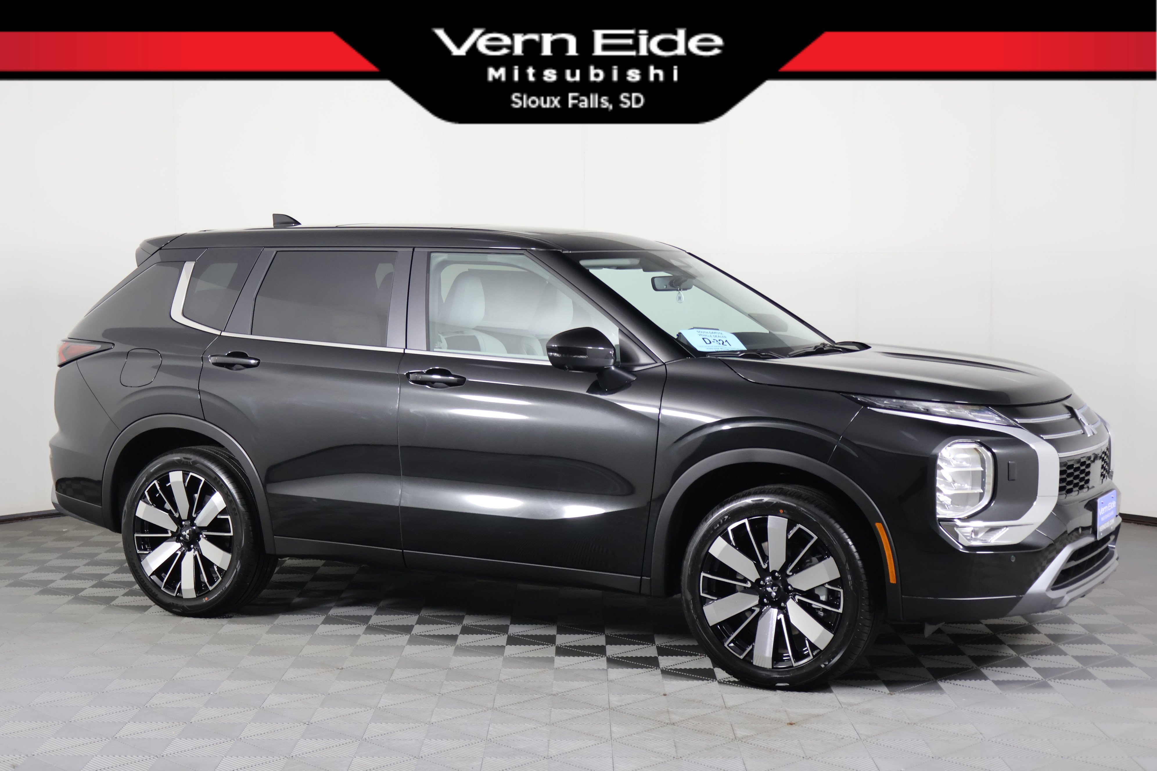 New 2025 Mitsubishi Outlander SE