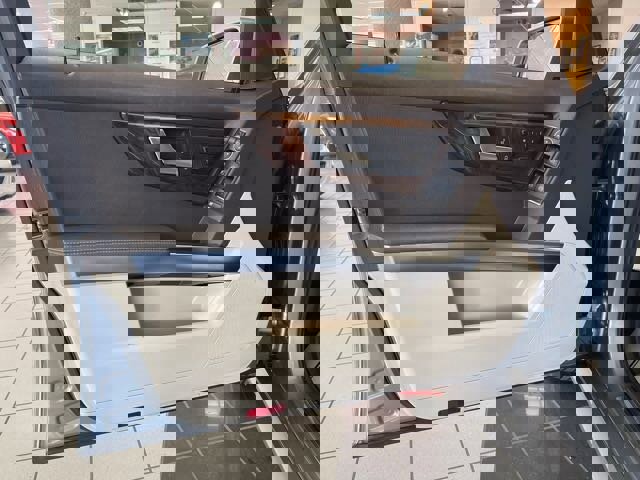 Used 2013 Mercedes-Benz GLK 350 GLK 350 4MATIC 4DR SUV AWD image 9