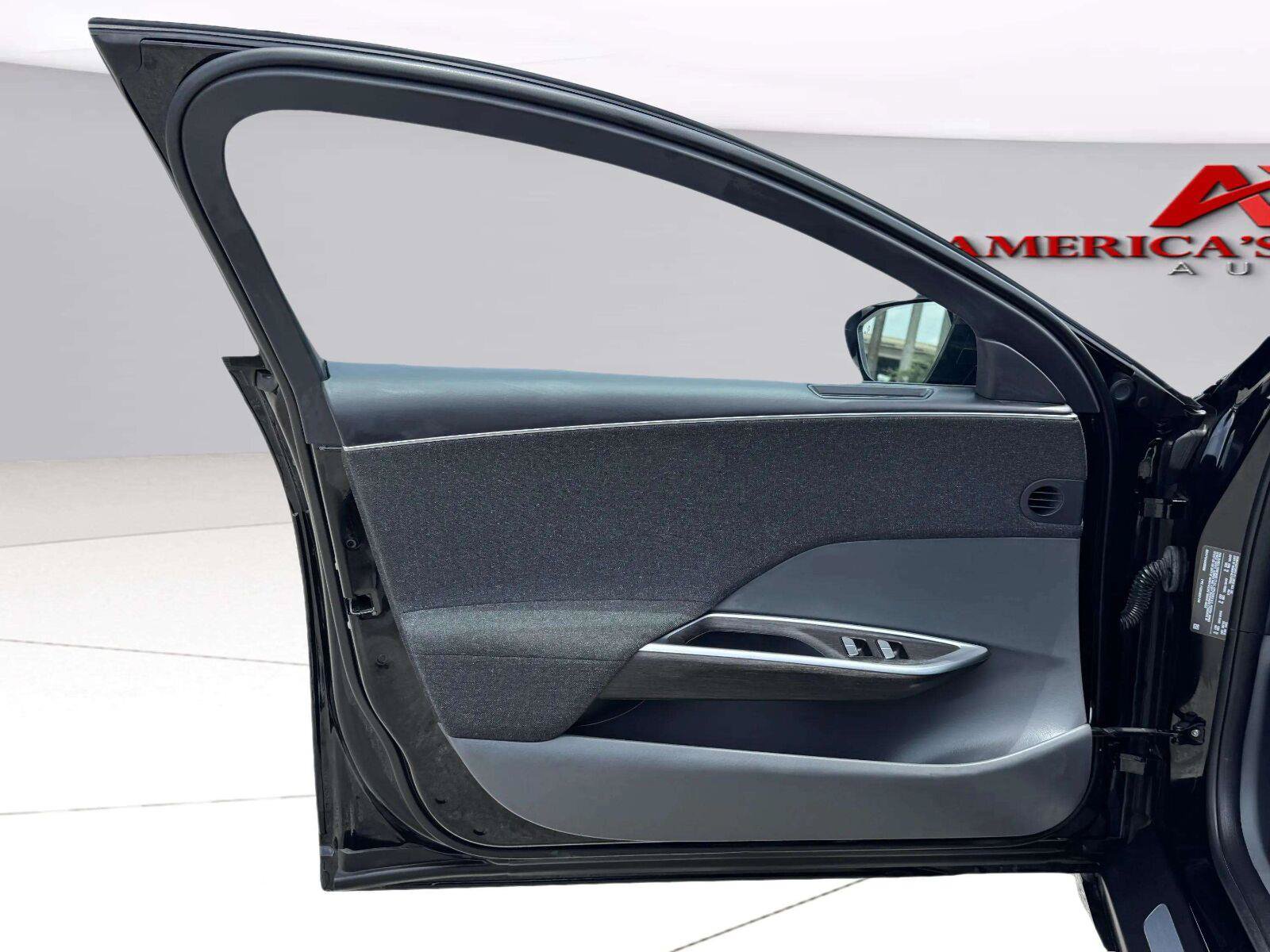 Used 2025 Lucid Air Pure RWD image 18