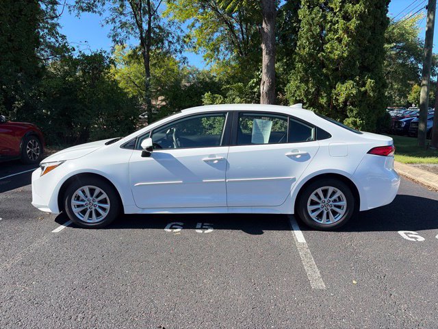 Used 2026 Toyota Corolla LE w/ LE Premium Package FWD image 9