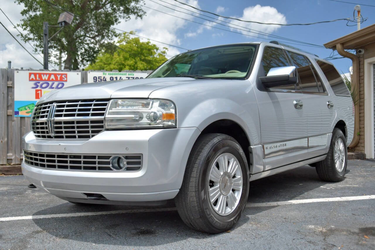 Used 2014 Lincoln Navigator Base 4x2 4dr SUV image 2