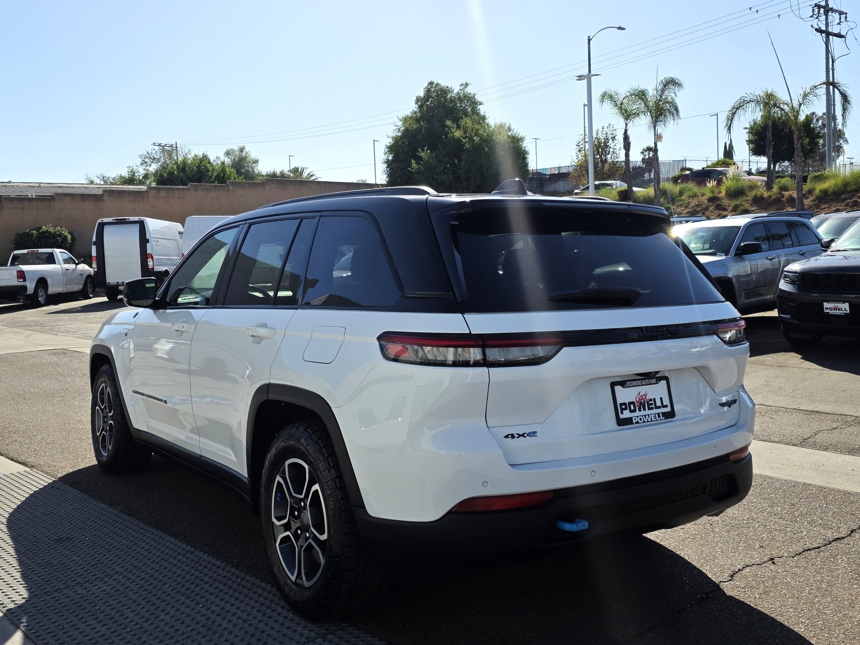 Certified 2022 Jeep Grand Cherokee Trailhawk AWD/4WD image 3