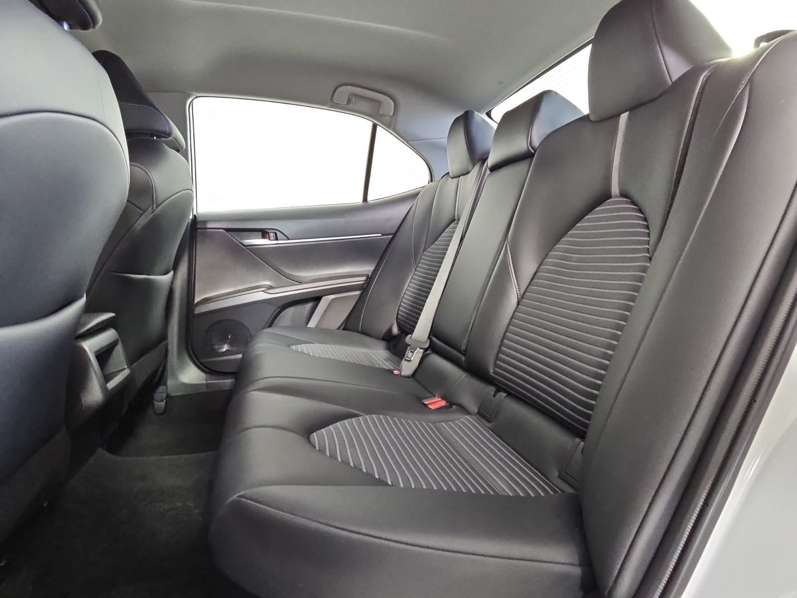 Used 2023 Toyota Camry SE FWD image 13