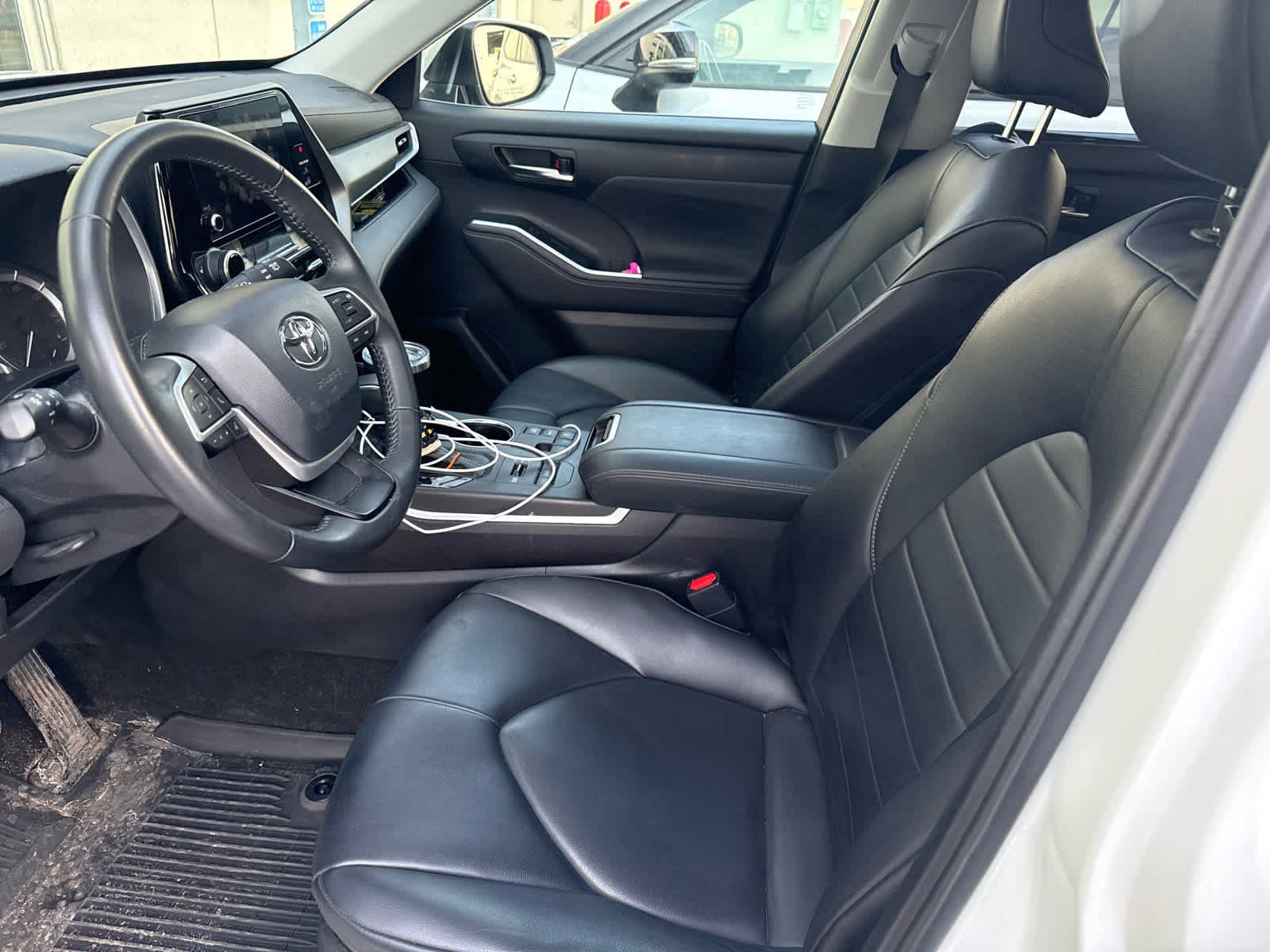 Certified 2024 Toyota Highlander XLE image 8