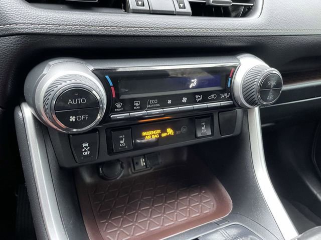 Used 2019 Toyota RAV4 Limited image 30