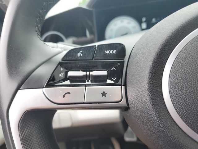 Certified 2025 Hyundai Elantra Limited FWD image 22