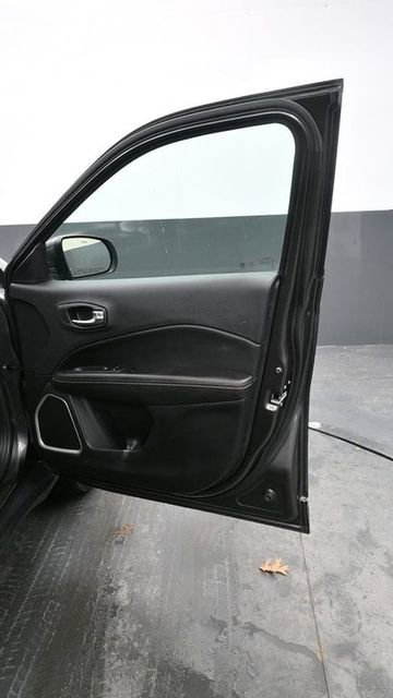 Used 2021 Jeep Compass Latitude AWD/4WD image 9