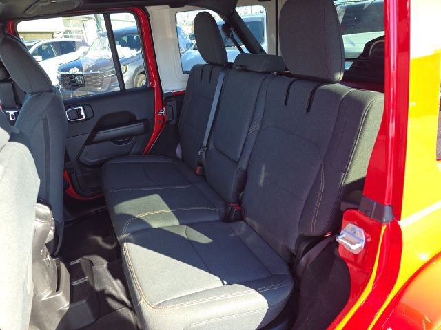 Used 2025 Jeep Wrangler Unlimited Sahara w/ Safety Group AWD/4WD image 30