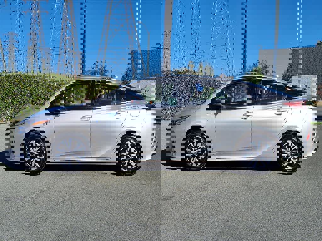 Used 2018 Toyota Prius Prime Plus image 3