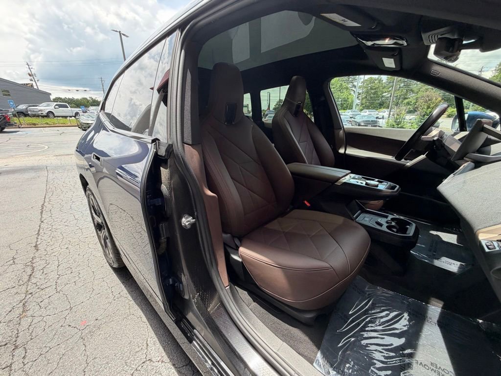 Used 2024 BMW iX xDrive50 w/ Sport Package AWD/4WD image 35