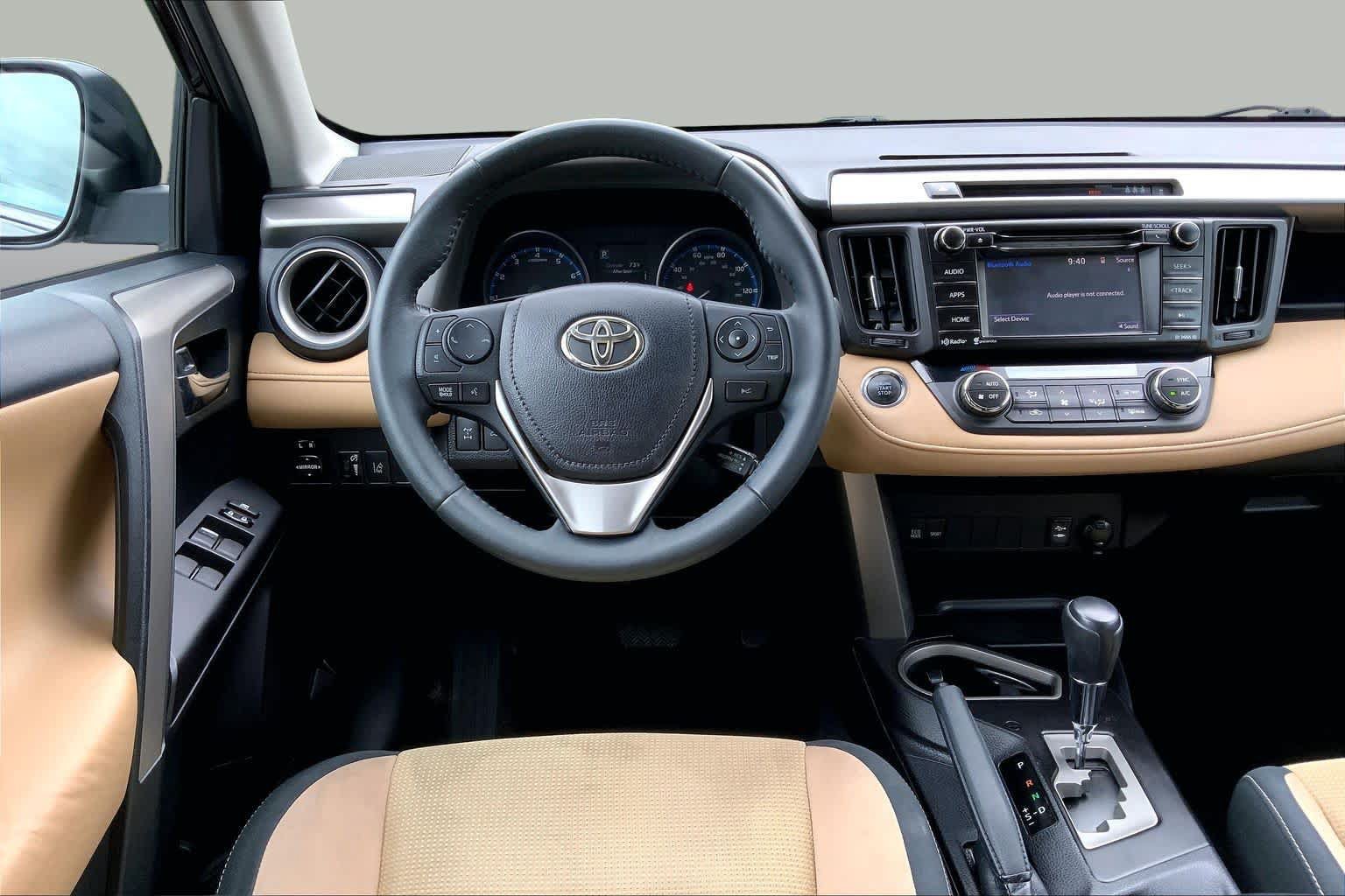 Used 2017 Toyota RAV4 XLE AWD/4WD image 6