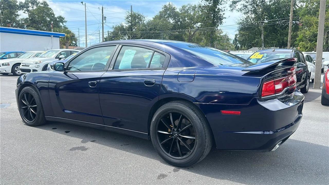 Used 2014 Dodge Charger SE RWD image 11