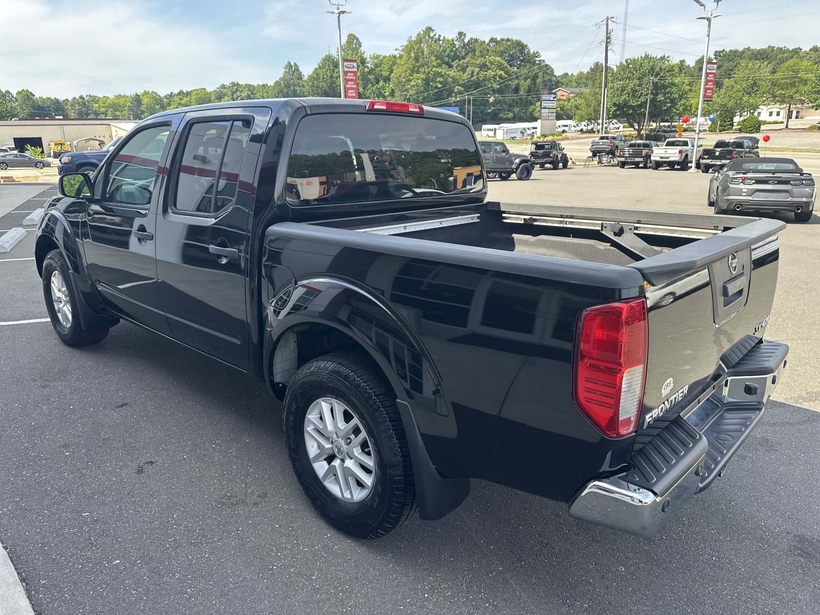 Used 2017 Nissan Frontier SV w/ SV Value Truck Package AWD/4WD image 7