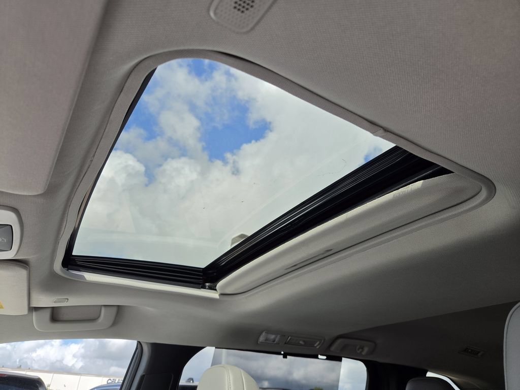 Used 2025 Toyota Sienna XLE FWD image 31