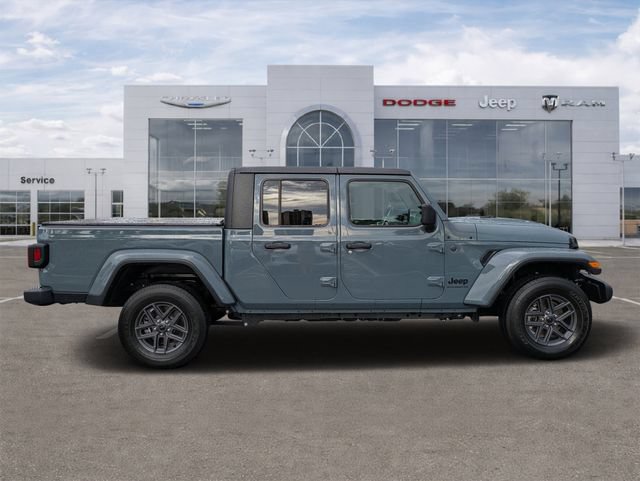 Used 2025 Jeep Gladiator Sport AWD/4WD image 2