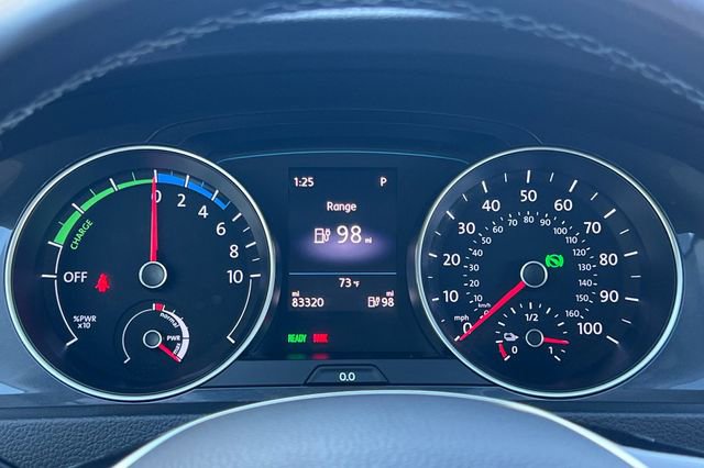 Used 2019 Volkswagen e-Golf SE image 29