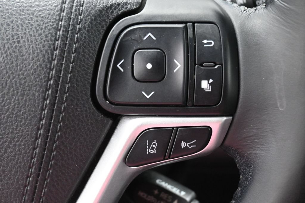 Used 2017 Toyota Highlander SE AWD/4WD image 18