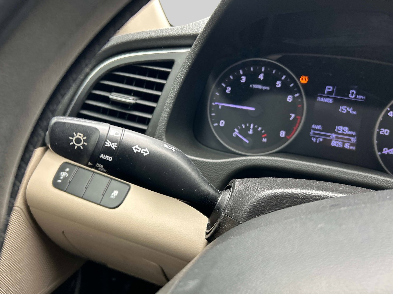 Used 2017 Hyundai Elantra SE image 23