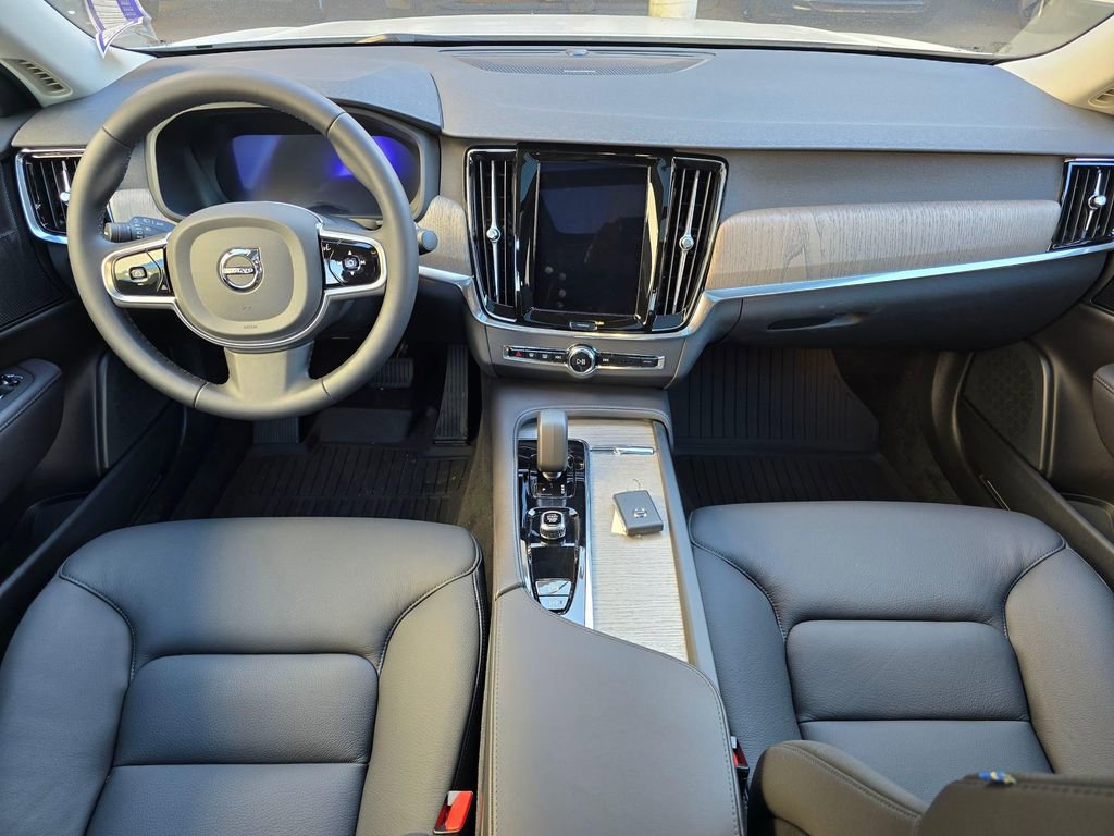 New 2025 Volvo S90 B6 Plus w/ Protection Package Premier image 18