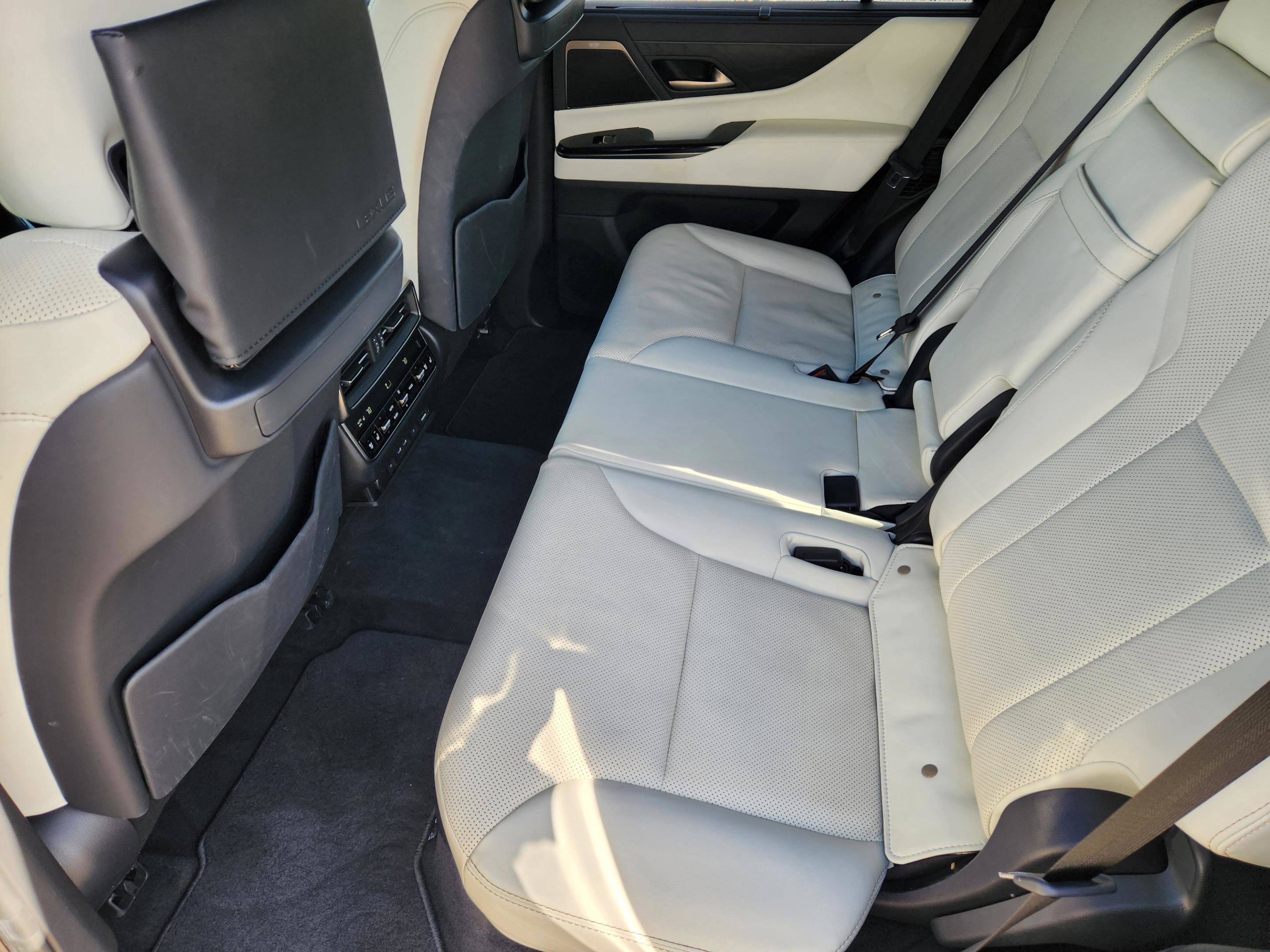 Used 2023 Lexus LX 600 4WD w/ Accessory Package (Z1) image 27