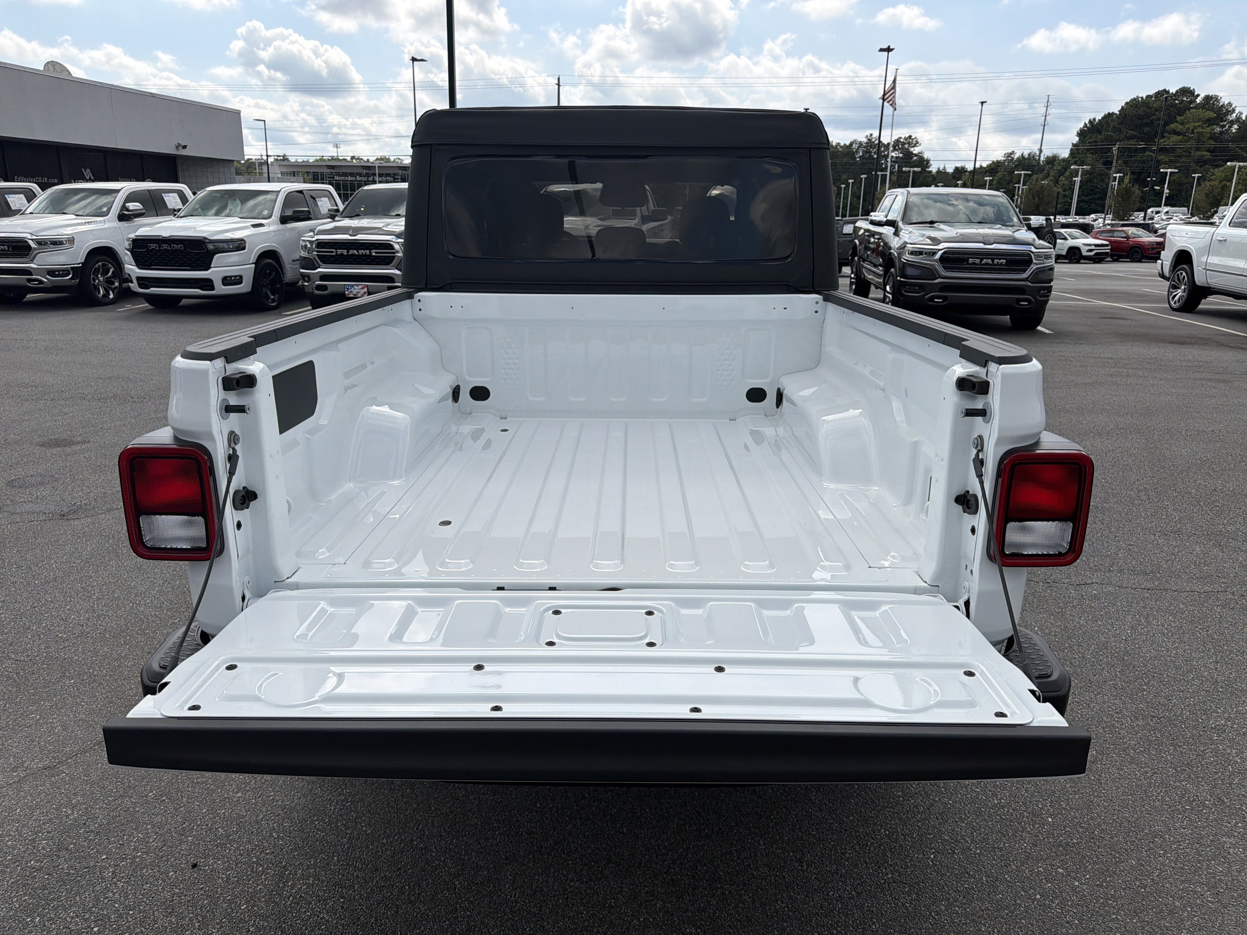New 2027 Jeep Gladiator Sport AWD/4WD image 22