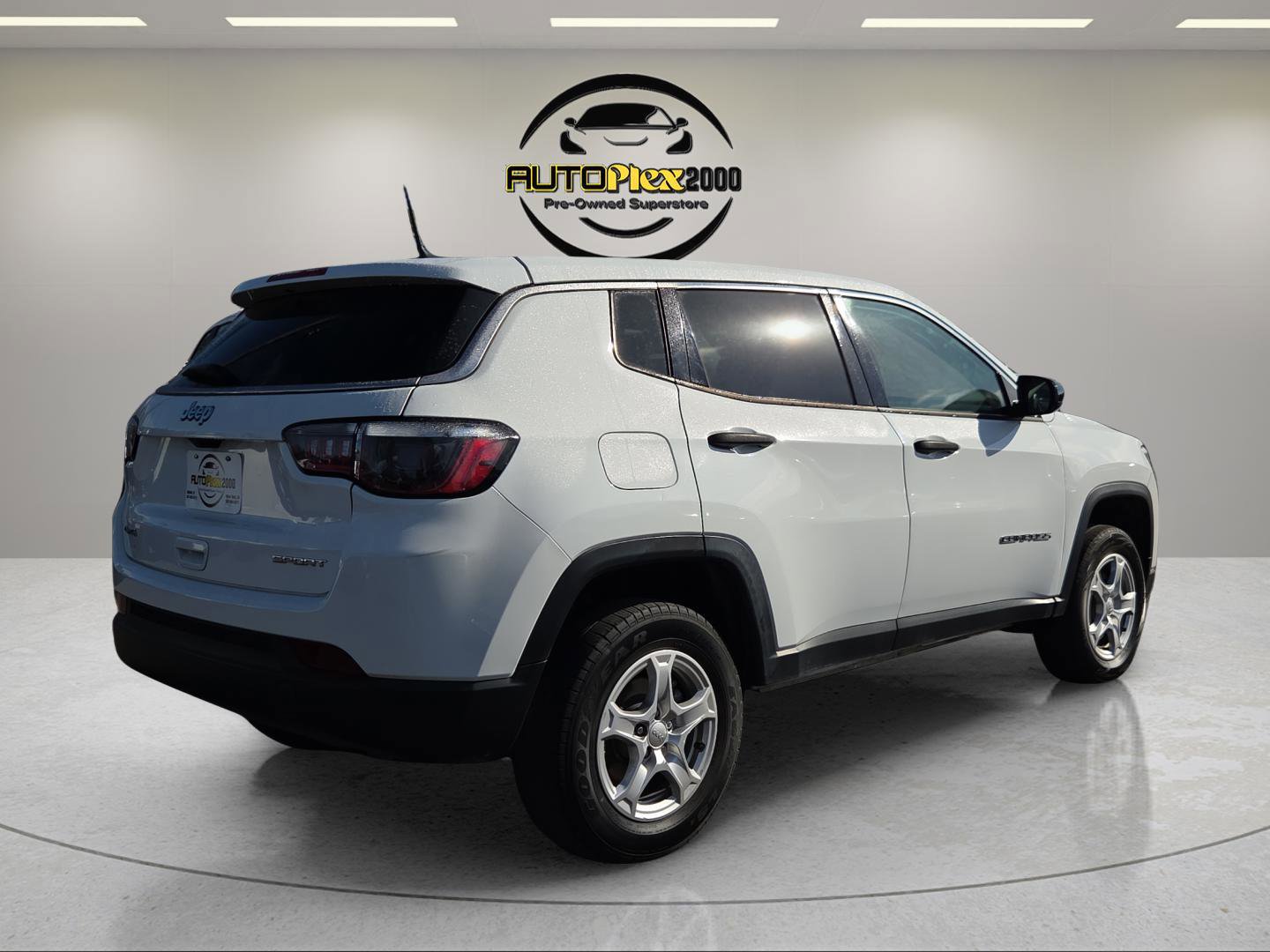 Used 2022 Jeep Compass Sport image 7