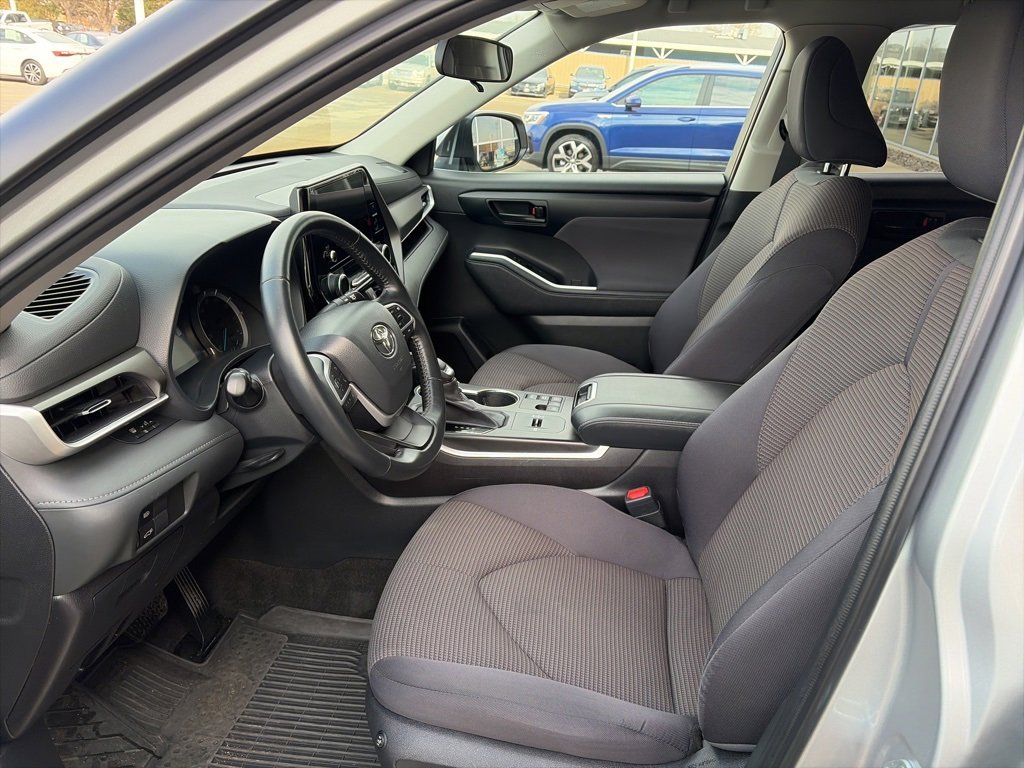 Used 2023 Toyota Highlander LE image 11