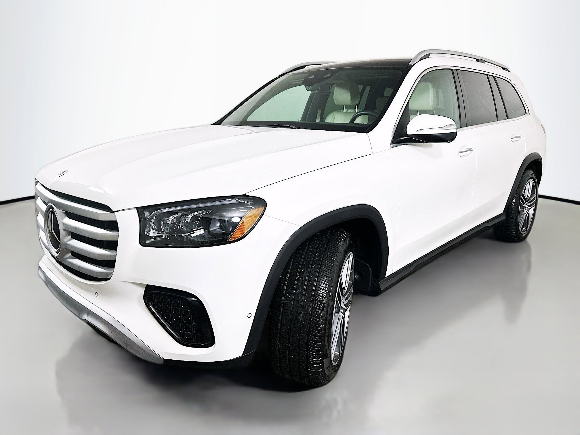 Certified 2025 Mercedes-Benz GLS 450 4MATIC image 3