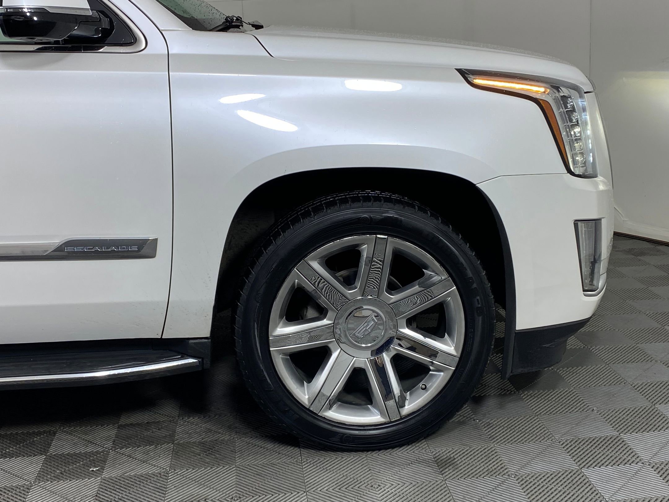 Used 2016 Cadillac Escalade Luxury image 10