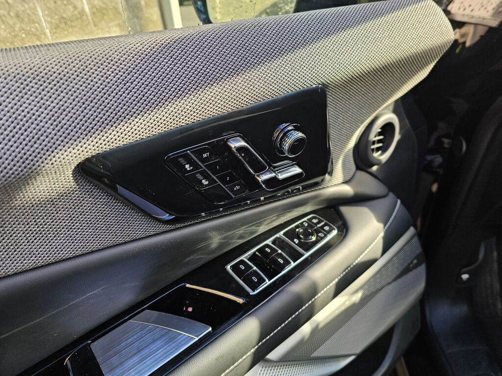 New 2026 Cadillac Optiq Luxury 1 image 29