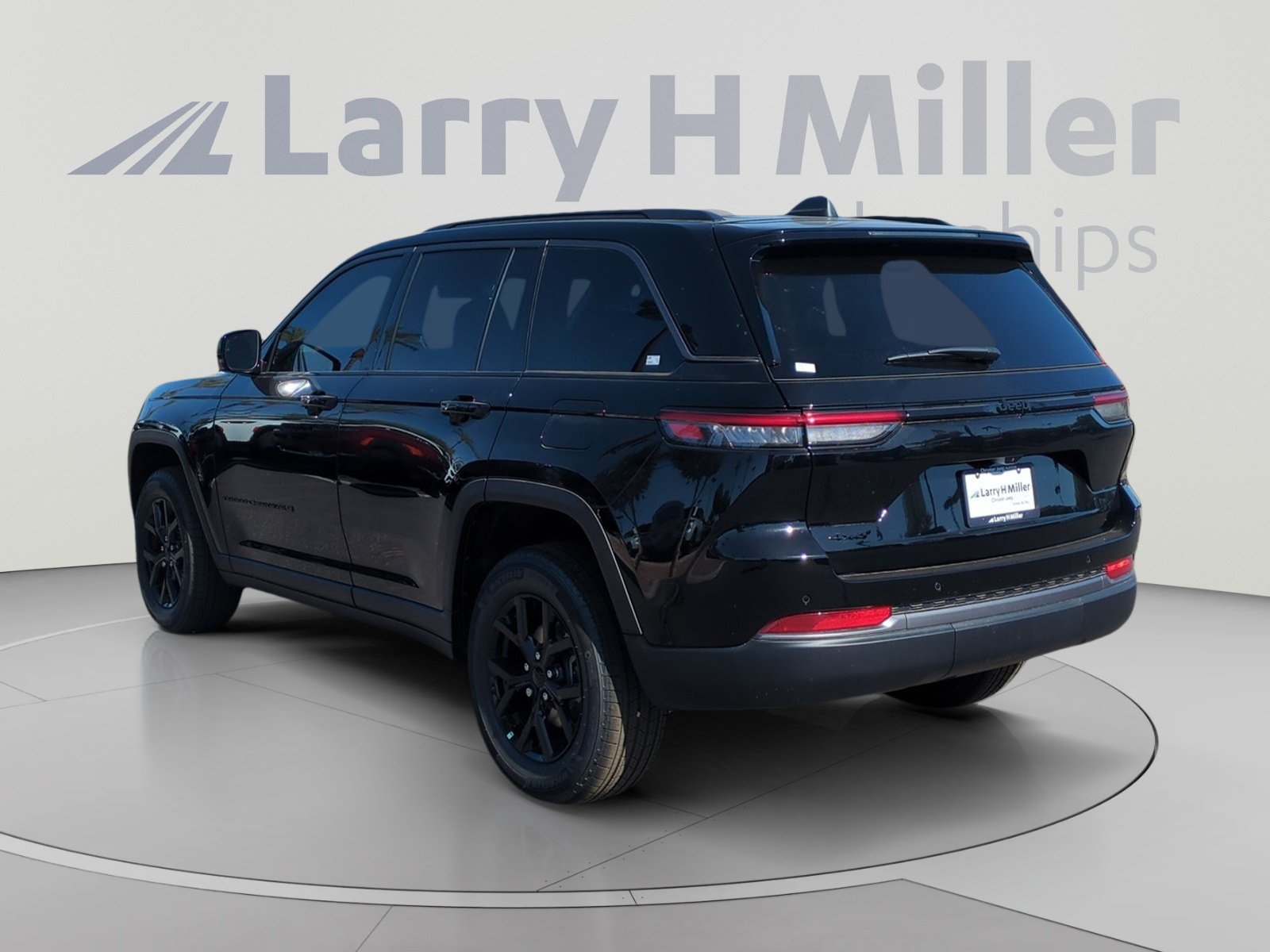 New 2026 Jeep Grand Cherokee Altitude AWD/4WD image 3